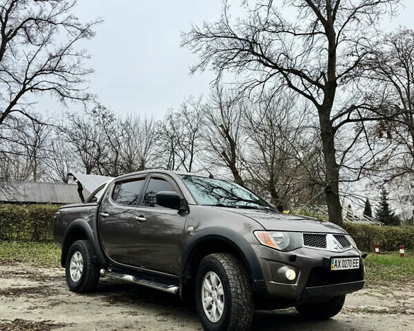 Коричневий Міцубісі Л 200, об'ємом двигуна 2.48 л та пробігом 317 тис. км за 15500 $, фото 1 на Automoto.ua