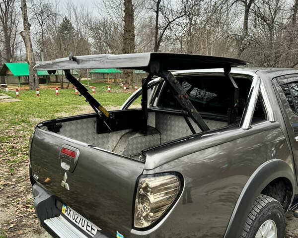 Коричневий Міцубісі Л 200, об'ємом двигуна 2.48 л та пробігом 317 тис. км за 15500 $, фото 7 на Automoto.ua