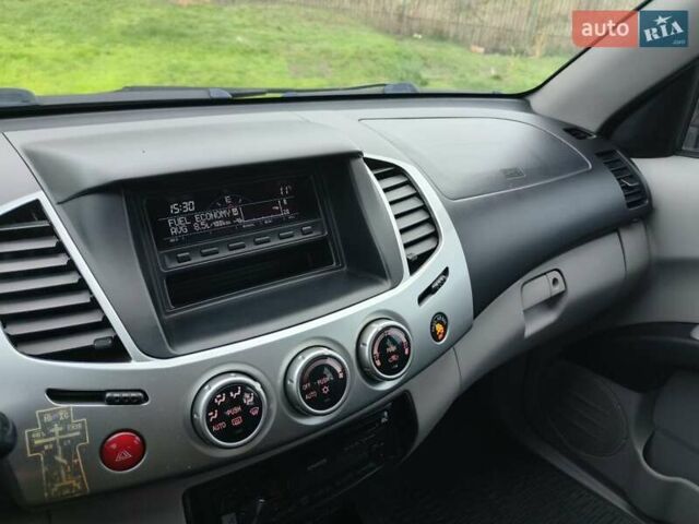 Коричневый Мицубиси Л 200, объемом двигателя 2.48 л и пробегом 251 тыс. км за 15500 $, фото 8 на Automoto.ua