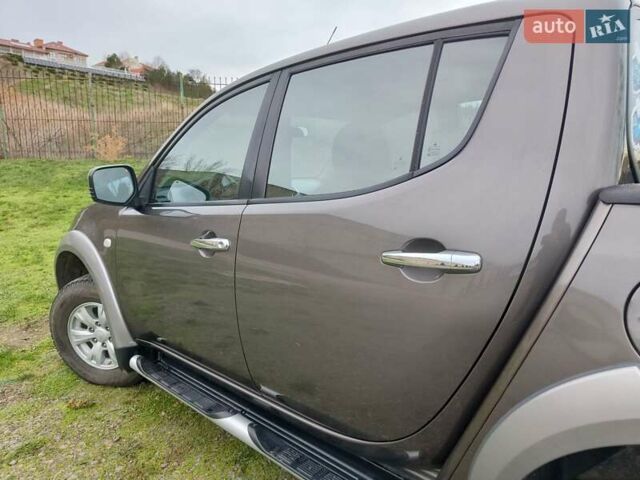 Коричневый Мицубиси Л 200, объемом двигателя 2.48 л и пробегом 251 тыс. км за 15500 $, фото 13 на Automoto.ua