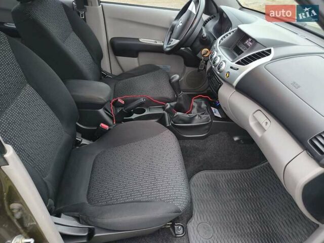 Коричневый Мицубиси Л 200, объемом двигателя 2.48 л и пробегом 251 тыс. км за 15500 $, фото 5 на Automoto.ua