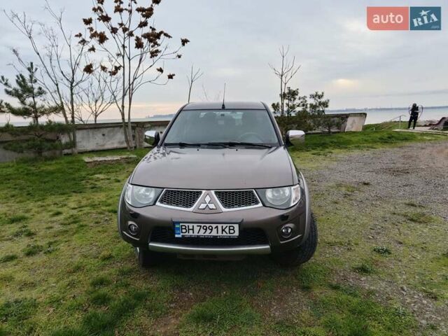 Коричневый Мицубиси Л 200, объемом двигателя 2.48 л и пробегом 251 тыс. км за 15500 $, фото 1 на Automoto.ua