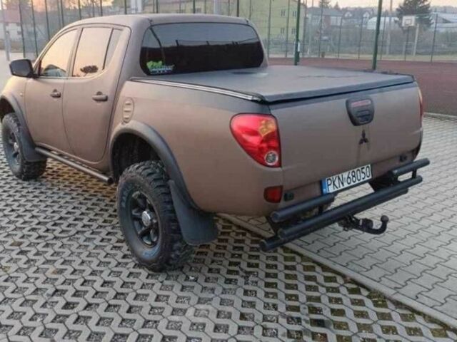 Коричневый Мицубиси Л 200, объемом двигателя 2.5 л и пробегом 273 тыс. км за 4200 $, фото 3 на Automoto.ua