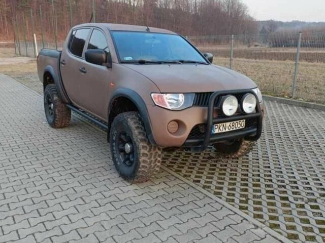 Коричневый Мицубиси Л 200, объемом двигателя 2.5 л и пробегом 273 тыс. км за 4200 $, фото 1 на Automoto.ua