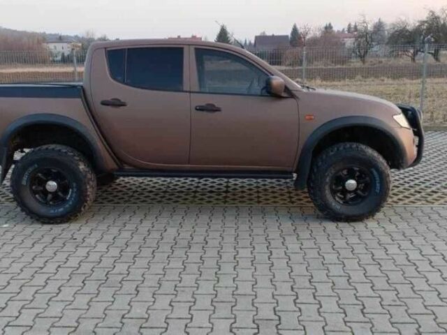 Коричневый Мицубиси Л 200, объемом двигателя 2.5 л и пробегом 273 тыс. км за 4200 $, фото 2 на Automoto.ua