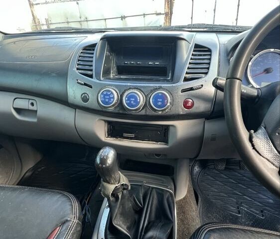 Мицубиси Л 200 2008 в Коломые на Automoto.ua Красный Мицубиси Л 200, объемом двигателя 2.5 л и пробегом 197 тыс. км за 6409 $, фото 7 на Automoto.ua