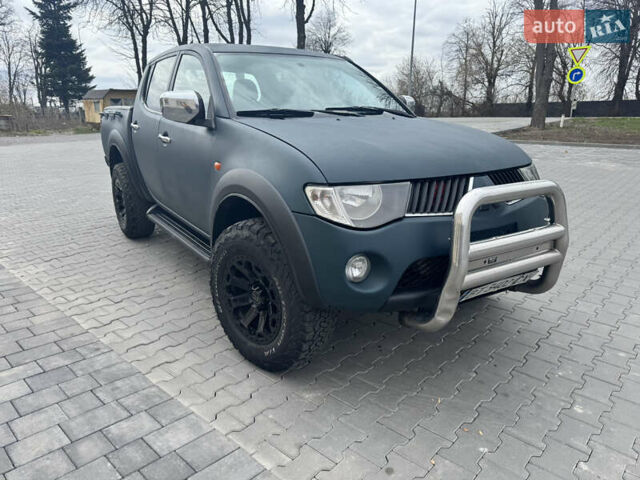 Мицубиси Л 200, объемом двигателя 2.5 л и пробегом 350 тыс. км за 11500 $, фото 6 на Automoto.ua