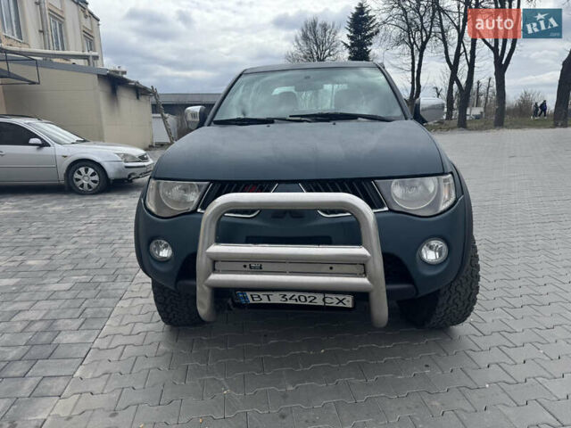 Мицубиси Л 200, объемом двигателя 2.5 л и пробегом 350 тыс. км за 11500 $, фото 4 на Automoto.ua