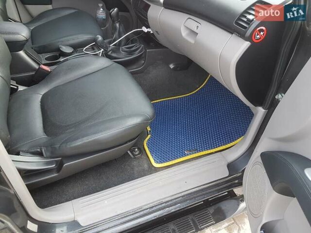 Мицубиси Л 200, объемом двигателя 2.5 л и пробегом 225 тыс. км за 15700 $, фото 9 на Automoto.ua