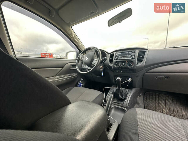 Міцубісі Л 200, об'ємом двигуна 2.44 л та пробігом 190 тис. км за 16043 $, фото 9 на Automoto.ua