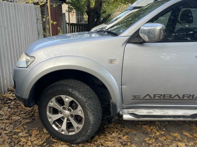 Сірий Міцубісі Л 200, об'ємом двигуна 2.5 л та пробігом 134 тис. км за 7100 $, фото 4 на Automoto.ua