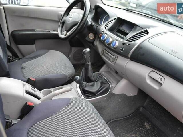 Мицубиси Л 200 1992 в Харькове на Automoto.ua Серый Мицубиси Л 200, объемом двигателя 2.5 л и пробегом 302 тыс. км за 2900 $, фото 4 на Automoto.ua