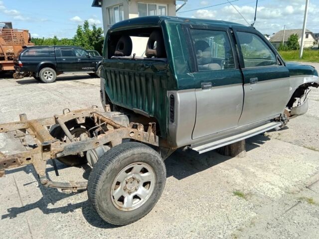 Серый Мицубиси Л 200, объемом двигателя 2.5 л и пробегом 400 тыс. км за 1000 $, фото 3 на Automoto.ua