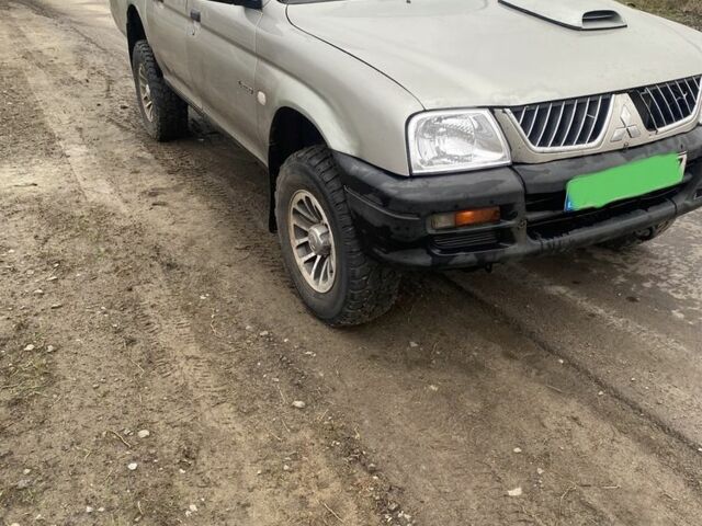 Сірий Міцубісі Л 200, об'ємом двигуна 2.5 л та пробігом 300 тис. км за 5500 $, фото 8 на Automoto.ua