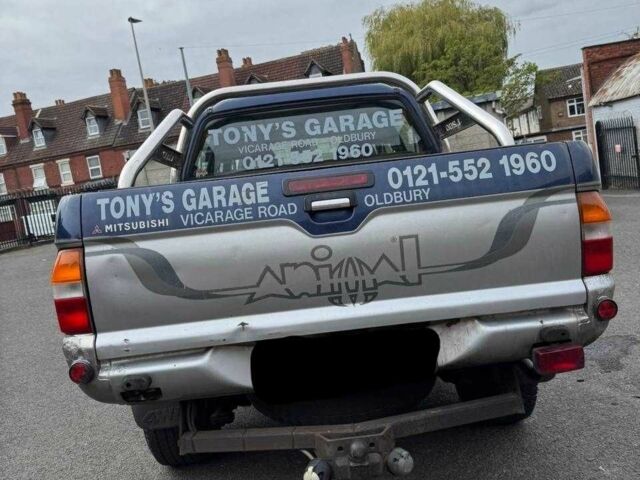 Серый Мицубиси Л 200, объемом двигателя 2.5 л и пробегом 180 тыс. км за 6200 $, фото 3 на Automoto.ua