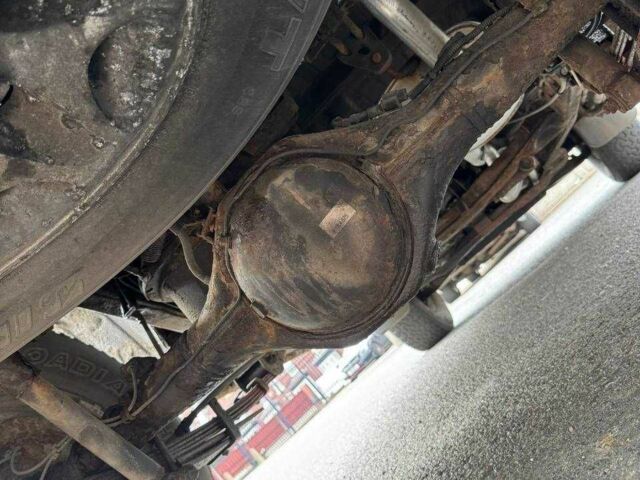 Серый Мицубиси Л 200, объемом двигателя 2.5 л и пробегом 180 тыс. км за 6200 $, фото 4 на Automoto.ua