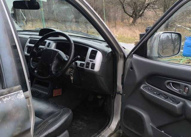 Серый Мицубиси Л 200, объемом двигателя 0 л и пробегом 1000 тыс. км за 4900 $, фото 2 на Automoto.ua