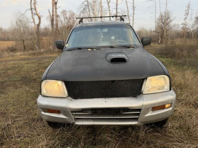 Серый Мицубиси Л 200, объемом двигателя 2.5 л и пробегом 258 тыс. км за 4500 $, фото 2 на Automoto.ua