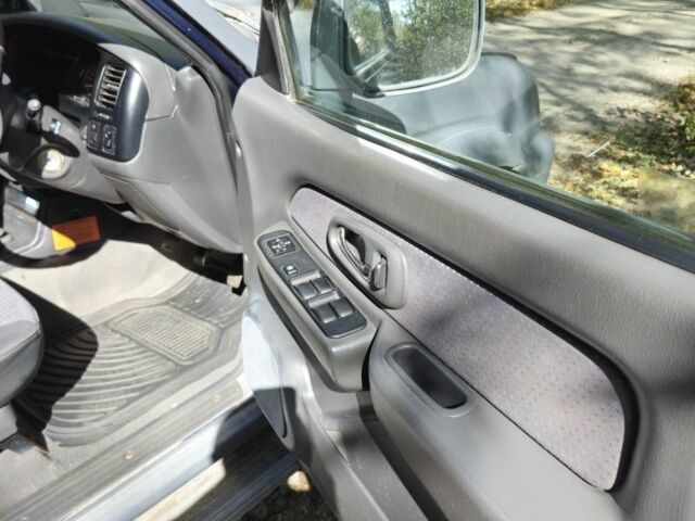 Серый Мицубиси Л 200, объемом двигателя 0 л и пробегом 277 тыс. км за 5339 $, фото 6 на Automoto.ua