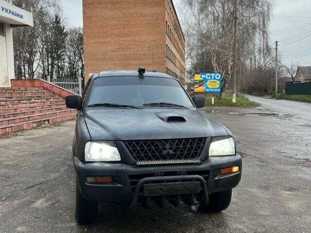 Серый Мицубиси Л 200, объемом двигателя 2.5 л и пробегом 100 тыс. км за 4700 $, фото 1 на Automoto.ua