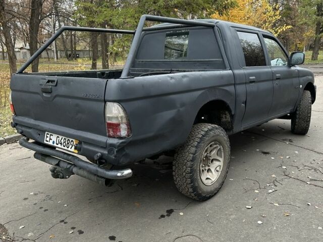 Сірий Міцубісі Л 200, об'ємом двигуна 2.5 л та пробігом 200 тис. км за 3650 $, фото 3 на Automoto.ua