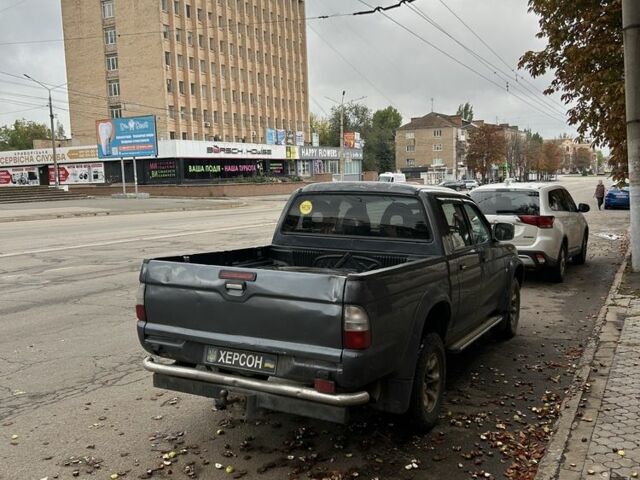 Серый Мицубиси Л 200, объемом двигателя 2.5 л и пробегом 280 тыс. км за 3500 $, фото 3 на Automoto.ua