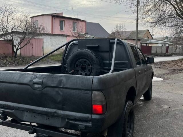 Серый Мицубиси Л 200, объемом двигателя 2.5 л и пробегом 100 тыс. км за 4700 $, фото 3 на Automoto.ua