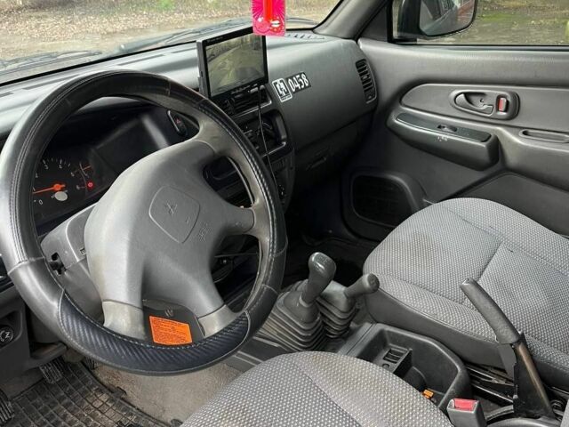 Серый Мицубиси Л 200, объемом двигателя 2.5 л и пробегом 100 тыс. км за 4700 $, фото 4 на Automoto.ua