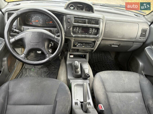 Серый Мицубиси Л 200, объемом двигателя 2.5 л и пробегом 260 тыс. км за 6669 $, фото 7 на Automoto.ua