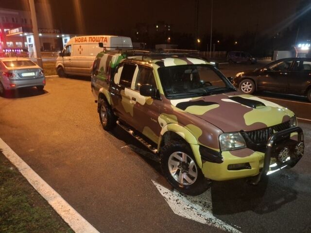 Сірий Міцубісі Л 200, об'ємом двигуна 1.4 л та пробігом 18 тис. км за 7500 $, фото 2 на Automoto.ua