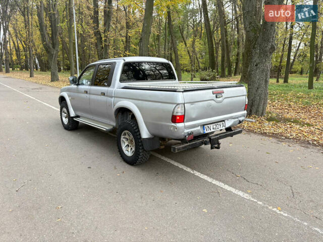 Серый Мицубиси Л 200, объемом двигателя 2.5 л и пробегом 260 тыс. км за 6669 $, фото 3 на Automoto.ua