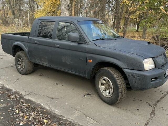 Серый Мицубиси Л 200, объемом двигателя 2.2 л и пробегом 200 тыс. км за 3550 $, фото 1 на Automoto.ua