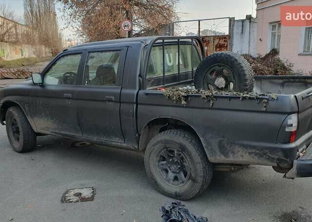 Сірий Міцубісі Л 200, об'ємом двигуна 2.5 л та пробігом 663 тис. км за 5500 $, фото 2 на Automoto.ua