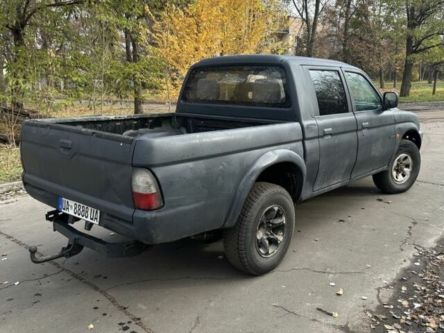 Серый Мицубиси Л 200, объемом двигателя 2.2 л и пробегом 200 тыс. км за 3550 $, фото 2 на Automoto.ua