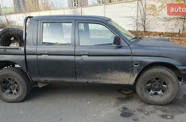 Сірий Міцубісі Л 200, об'ємом двигуна 2.5 л та пробігом 663 тис. км за 5500 $, фото 4 на Automoto.ua