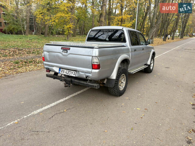 Серый Мицубиси Л 200, объемом двигателя 2.5 л и пробегом 260 тыс. км за 6669 $, фото 2 на Automoto.ua