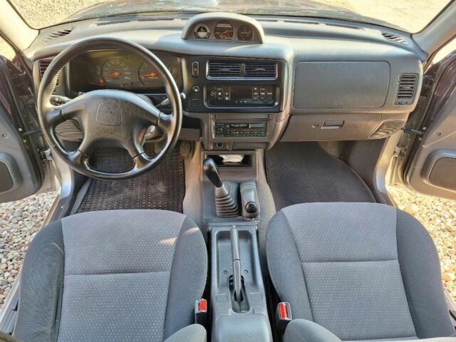 Серый Мицубиси Л 200, объемом двигателя 2.5 л и пробегом 244 тыс. км за 2650 $, фото 6 на Automoto.ua