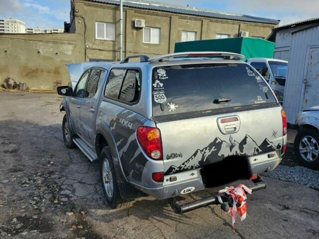 Сірий Міцубісі Л 200, об'ємом двигуна 0 л та пробігом 200 тис. км за 5000 $, фото 1 на Automoto.ua