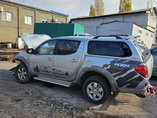 Сірий Міцубісі Л 200, об'ємом двигуна 0 л та пробігом 200 тис. км за 5000 $, фото 2 на Automoto.ua