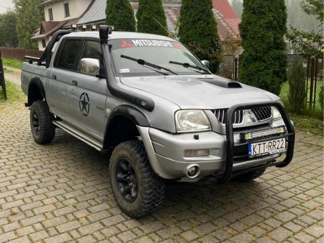 Серый Мицубиси Л 200, объемом двигателя 2 л и пробегом 245 тыс. км за 5241 $, фото 1 на Automoto.ua