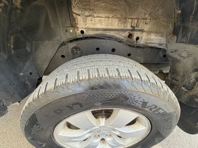 Серый Мицубиси Л 200, объемом двигателя 2.5 л и пробегом 160 тыс. км за 7172 $, фото 7 на Automoto.ua