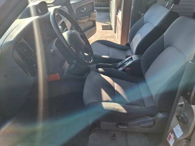 Серый Мицубиси Л 200, объемом двигателя 2.5 л и пробегом 247 тыс. км за 2600 $, фото 7 на Automoto.ua