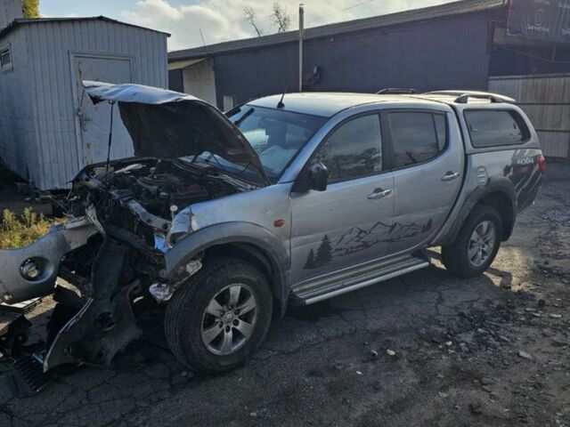 Сірий Міцубісі Л 200, об'ємом двигуна 0 л та пробігом 200 тис. км за 5000 $, фото 3 на Automoto.ua