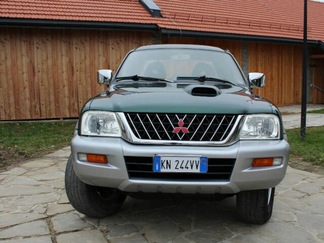 Серый Мицубиси Л 200, объемом двигателя 2.5 л и пробегом 240 тыс. км за 2600 $, фото 1 на Automoto.ua