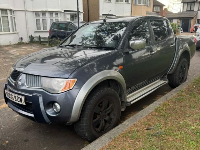 Серый Мицубиси Л 200, объемом двигателя 2.5 л и пробегом 160 тыс. км за 6376 $, фото 4 на Automoto.ua