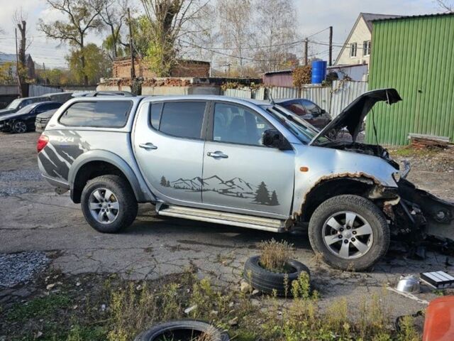 Сірий Міцубісі Л 200, об'ємом двигуна 0 л та пробігом 200 тис. км за 5000 $, фото 5 на Automoto.ua