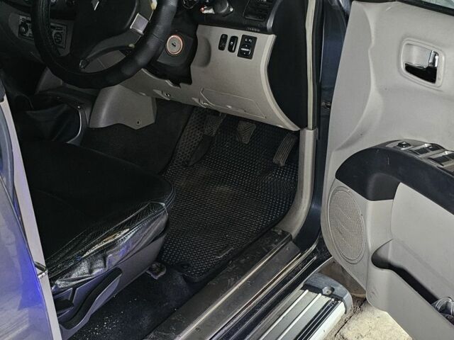 Серый Мицубиси Л 200, объемом двигателя 0 л и пробегом 234 тыс. км за 7000 $, фото 2 на Automoto.ua