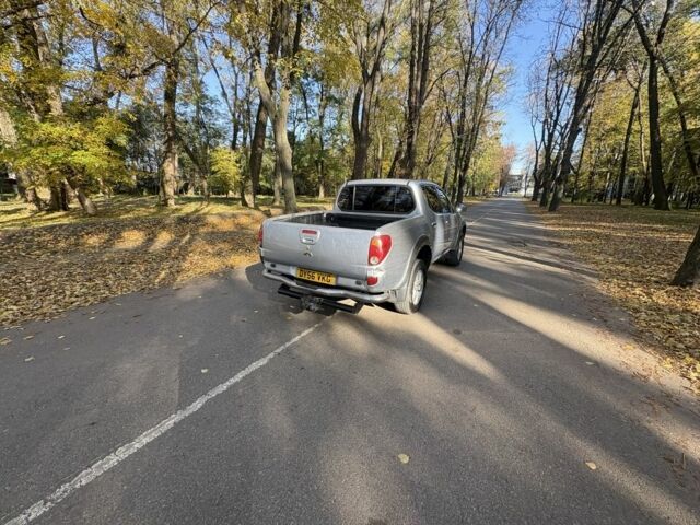 Серый Мицубиси Л 200, объемом двигателя 2.5 л и пробегом 160 тыс. км за 7172 $, фото 3 на Automoto.ua