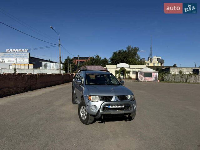 Серый Мицубиси Л 200, объемом двигателя 2.48 л и пробегом 192 тыс. км за 11500 $, фото 5 на Automoto.ua