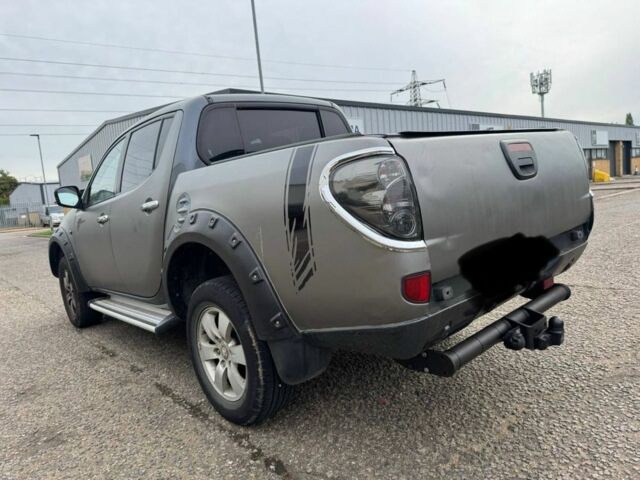 Серый Мицубиси Л 200, объемом двигателя 0 л и пробегом 140 тыс. км за 6500 $, фото 1 на Automoto.ua